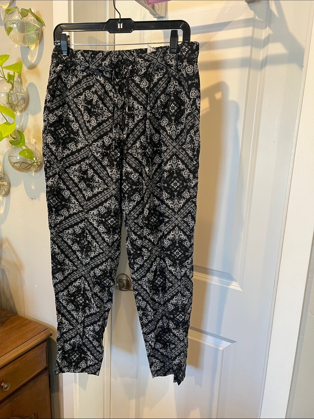 Banana Republic Black & White Paisley Bandana Pants